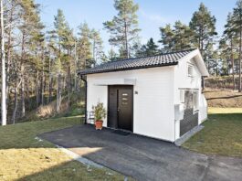 Et av Sveriges minste hus er lagt ut for salg. Vent til du ser innsiden!